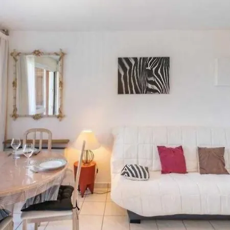 דירה Pleasant With Balcony 10 Min From The Sea